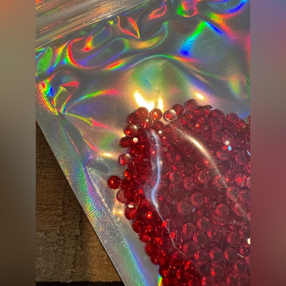 Vibrant red flat back stones - Picture 2 of 2